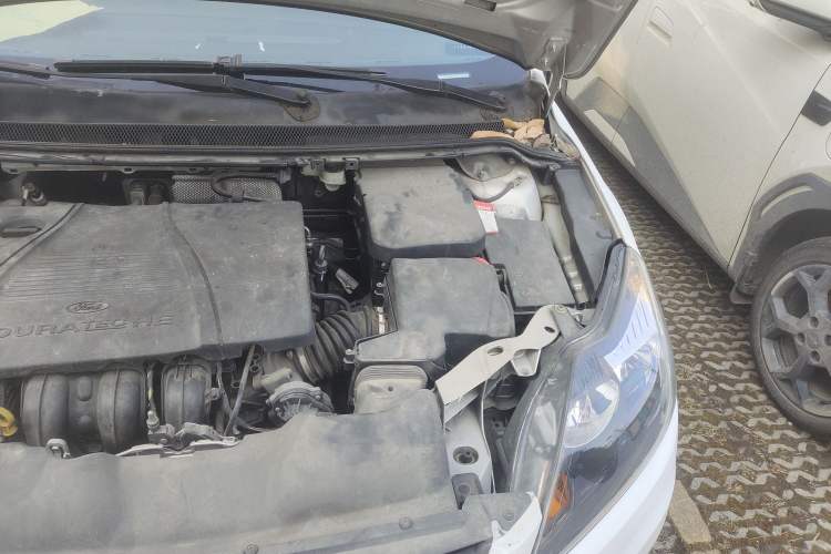 Used Ford Focus 2011 Hatchback 1.8L Automatic Fashion Edition Engine Bay Left