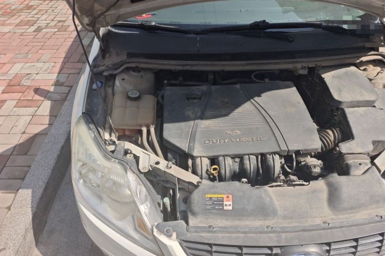 Used Ford Focus 2011 Sedan 1.8L Manual Comfort Model Engine Bay Right