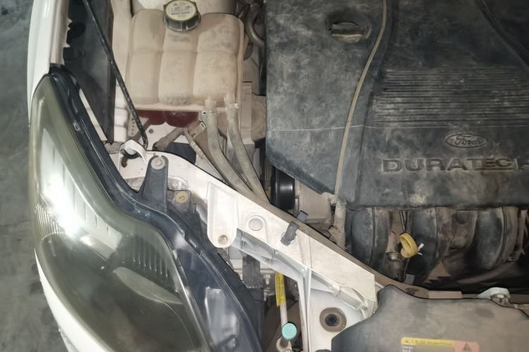 Used Ford Focus 2011 Hatchback 1.8L Automatic Fashion Edition Engine Bay Right