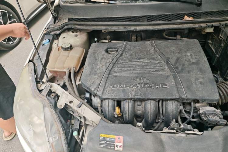 Used Ford Focus 2011 Sedan 1.8L Manual Classic Model Engine Bay Right