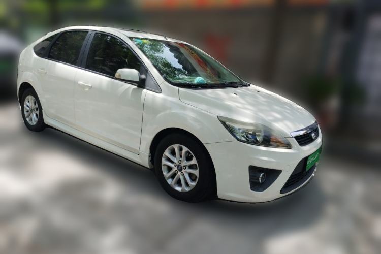 Used Ford Focus 2011 Hatchback 1.8L Automatic Fashion Edition Front Right 45 Deg