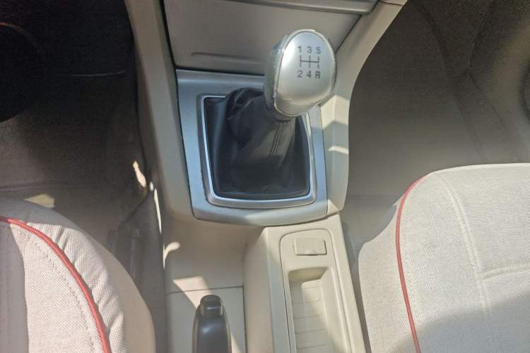 Used Ford Focus 2011 Sedan 1.8L Manual Comfort Model Gear Lever
