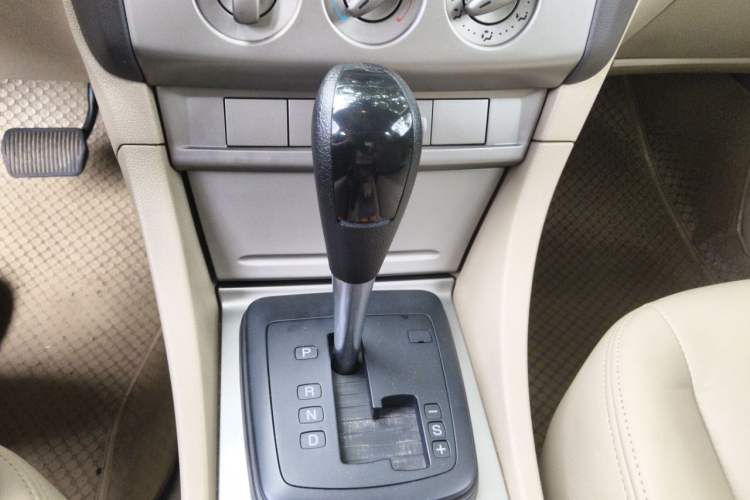 Used Ford Focus 2011 Hatchback 1.8L Automatic Fashion Edition Gear Lever