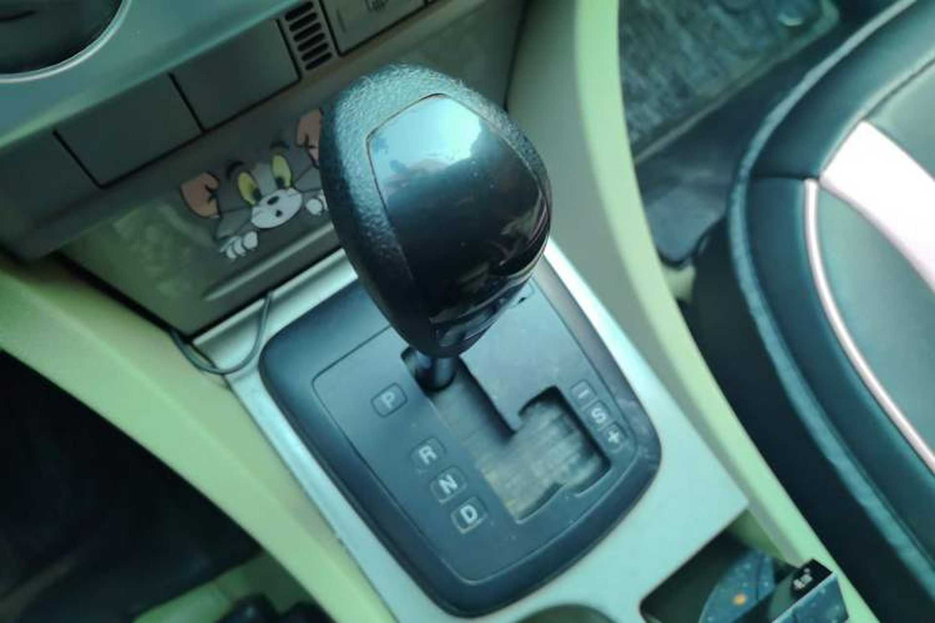 Used Ford Focus 2011 Hatchback 1.8L Automatic Fashion Edition Gear Lever