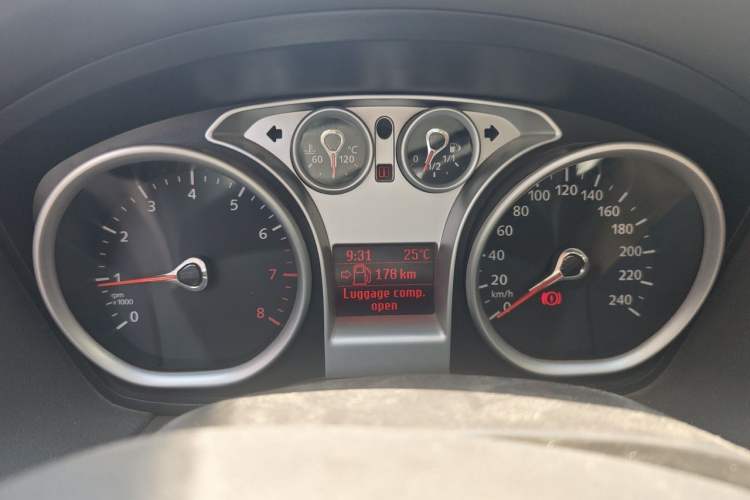 Used Ford Focus 2011 Sedan 1.8L Manual Comfort Model Instrument Cluster
