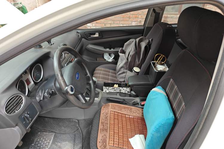 Used Ford Focus 2011 Hatchback 1.8L Manual Classic Model Left Front Seat