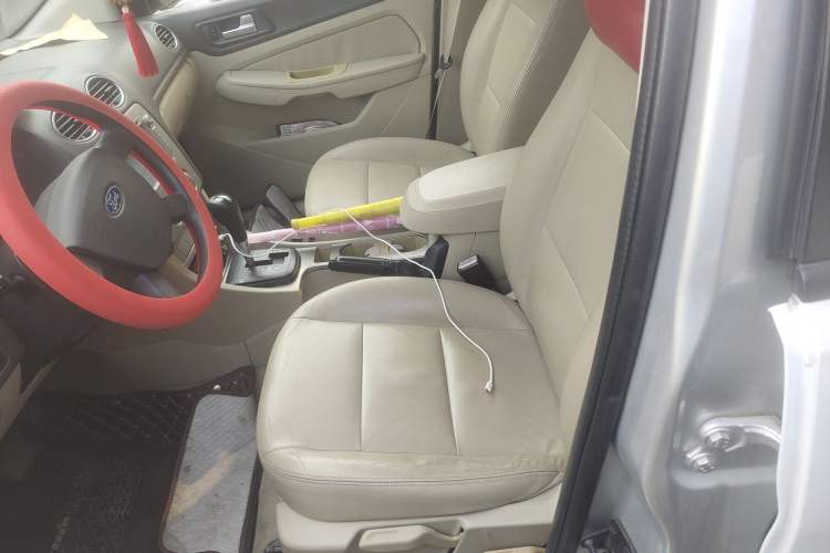 Used Ford Focus 2011 Hatchback 1.8L Automatic Fashion Edition Left Front Seat