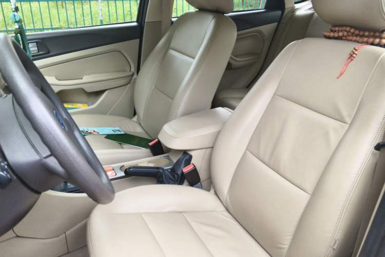 Used Ford Focus 2011 Hatchback 1.8L Automatic Fashion Edition Left Front Seat