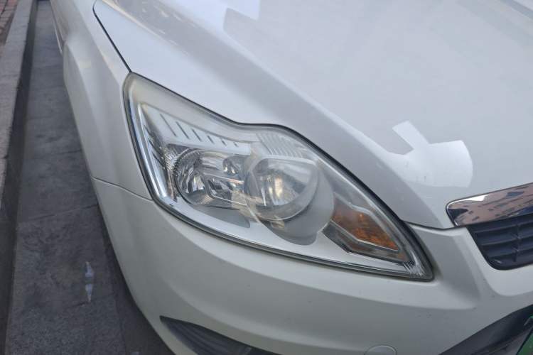 Used Ford Focus 2011 Sedan 1.8L Manual Comfort Model Right Front Headlight