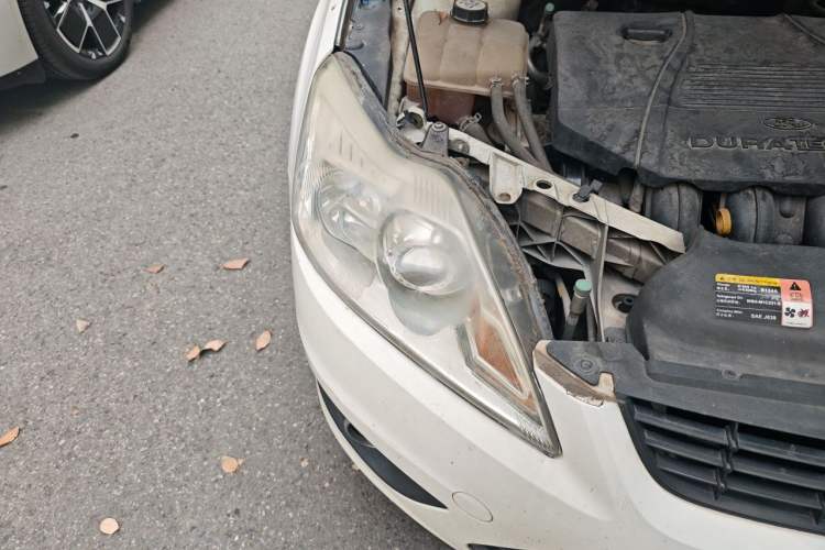 Used Ford Focus 2011 Sedan 1.8L Manual Classic Model Right Front Headlight