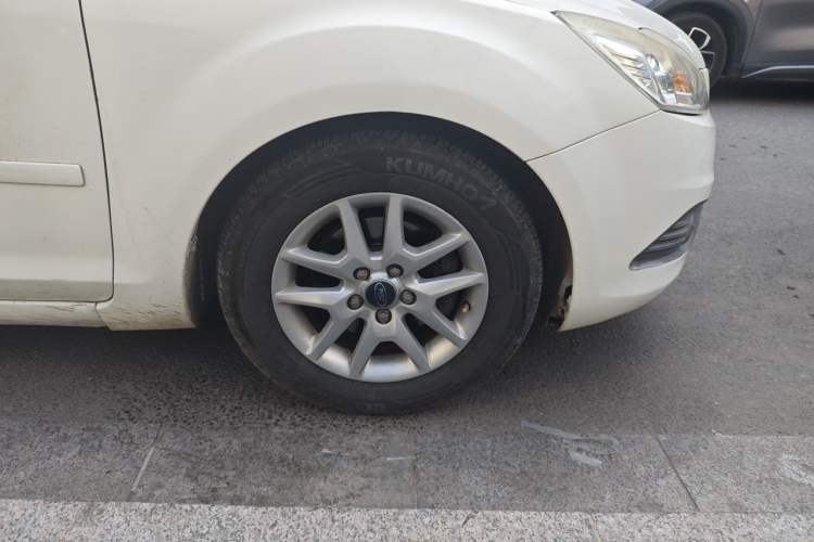 Used Ford Focus 2011 Sedan 1.8L Manual Comfort Model Right Front Wheel Hub