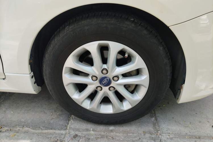 Used Ford Focus 2011 Hatchback 1.8L Automatic Fashion Edition Right Front Wheel Hub