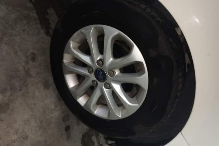 Used Ford Focus 2011 Hatchback 1.8L Automatic Fashion Edition Right Front Wheel Hub
