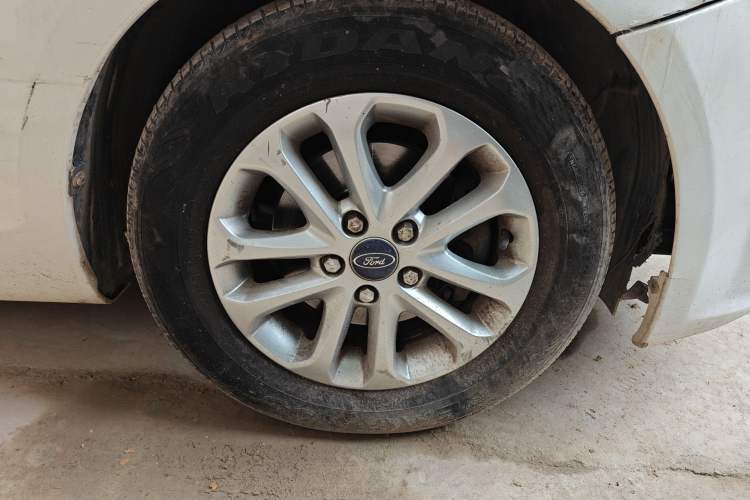 Used Ford Focus 2011 Hatchback 1.8L Manual Classic Model Right Front Wheel Hub