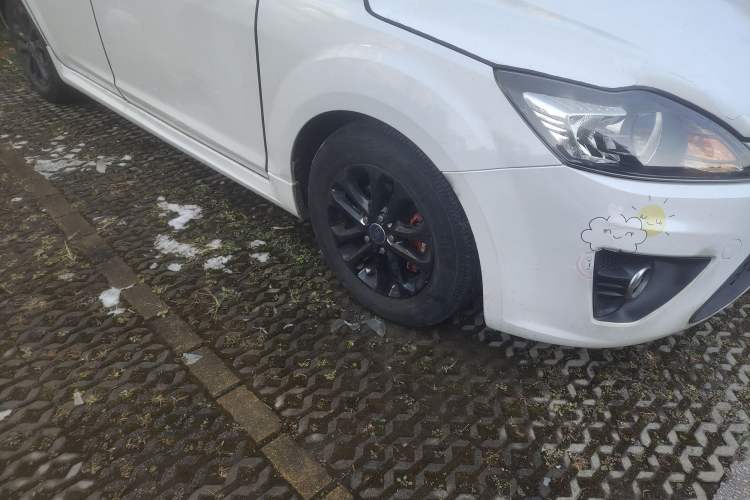 Used Ford Focus 2011 Hatchback 1.8L Automatic Fashion Edition Right Front Wheel Hub