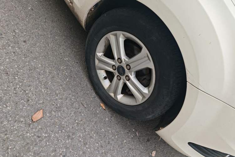 Used Ford Focus 2011 Sedan 1.8L Manual Classic Model Right Front Wheel Hub