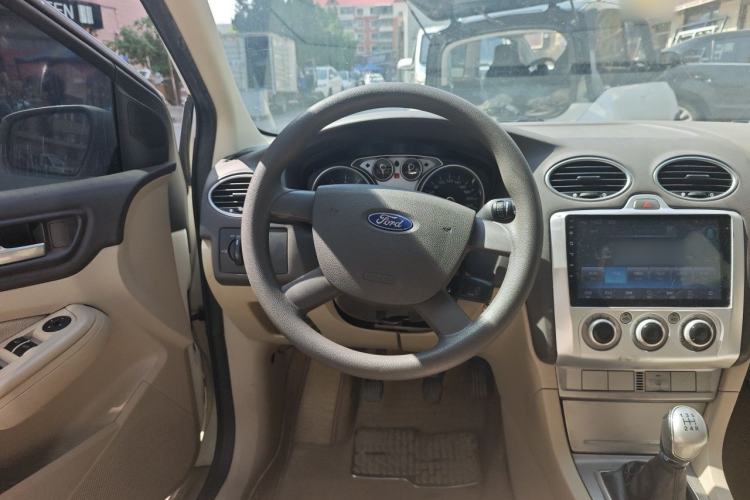Used Ford Focus 2011 Sedan 1.8L Manual Comfort Model Steering Wheel