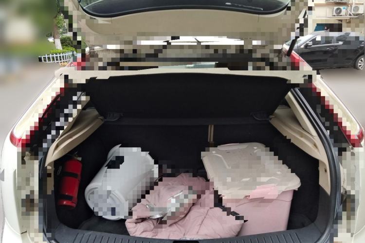 Used Ford Focus 2011 Hatchback 1.8L Automatic Fashion Edition Trunk
