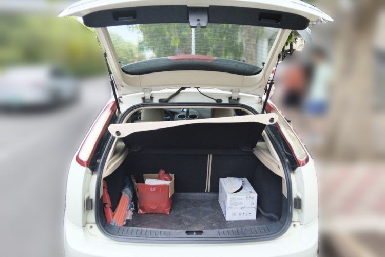 Used Ford Focus 2011 Hatchback 1.8L Automatic Fashion Edition Trunk