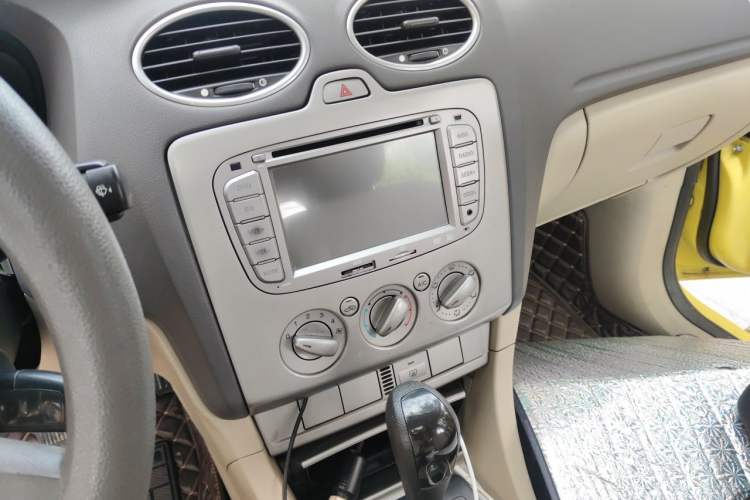 Used Ford Focus 2011 Hatchback 1.8L Automatic Fashion Edition Audio And AC Panel