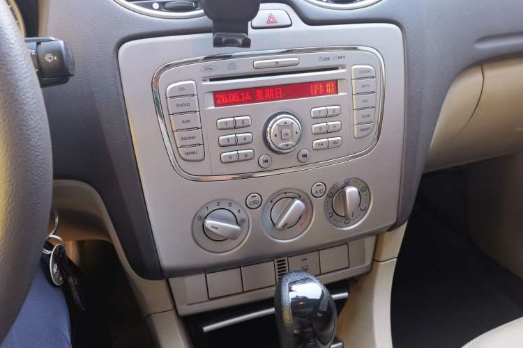 Used Ford Focus 2011 Hatchback 1.8L Automatic Fashion Edition Audio And AC Panel