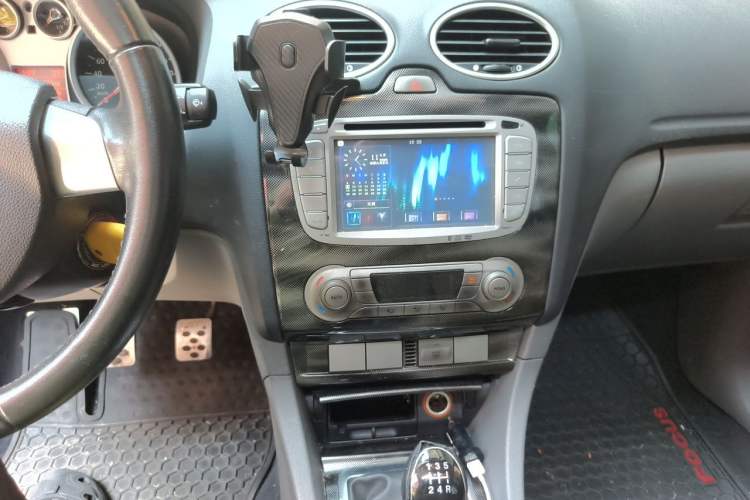 Used Ford Focus 2011 Hatchback 2.0L Manual Sport Model Audio And AC Panel