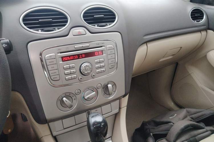 Used Ford Focus 2011 Hatchback 1.8L Automatic Fashion Edition Audio And AC Panel