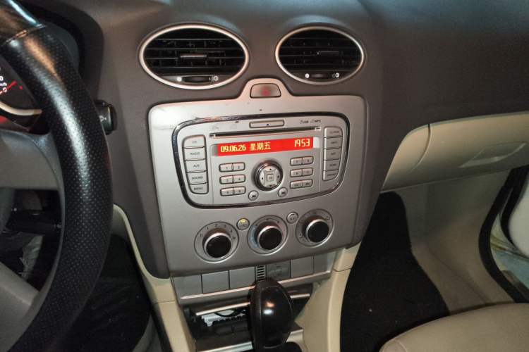 Used Ford Focus 2011 Hatchback 1.8L Automatic Fashion Edition Audio And AC Panel