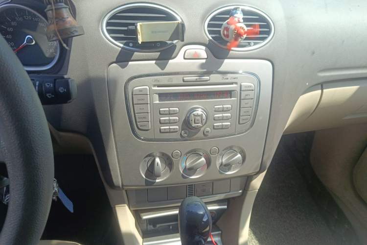 Used Ford Focus 2011 Hatchback 1.8L Automatic Fashion Edition Audio And AC Panel