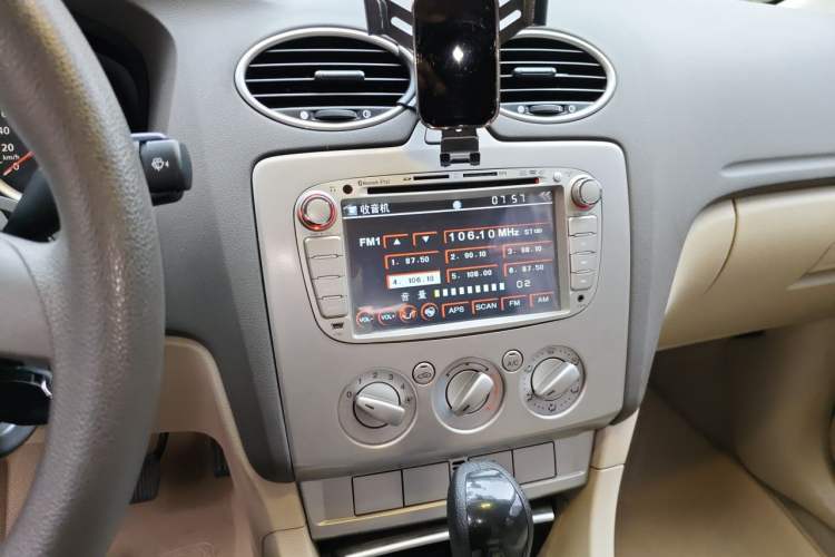 Used Ford Focus 2011 Hatchback 1.8L Automatic Fashion Edition Audio And AC Panel