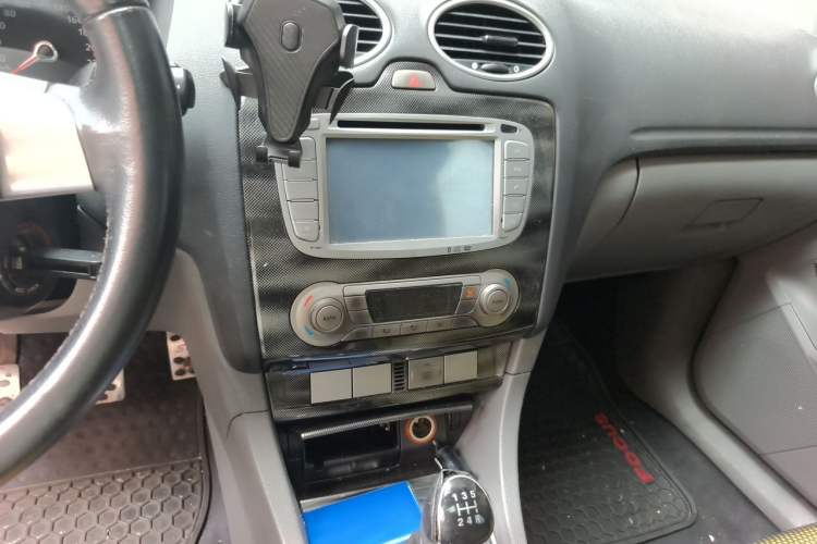 Used Ford Focus 2011 Hatchback 2.0L Manual Sport Model Audio And AC Panel