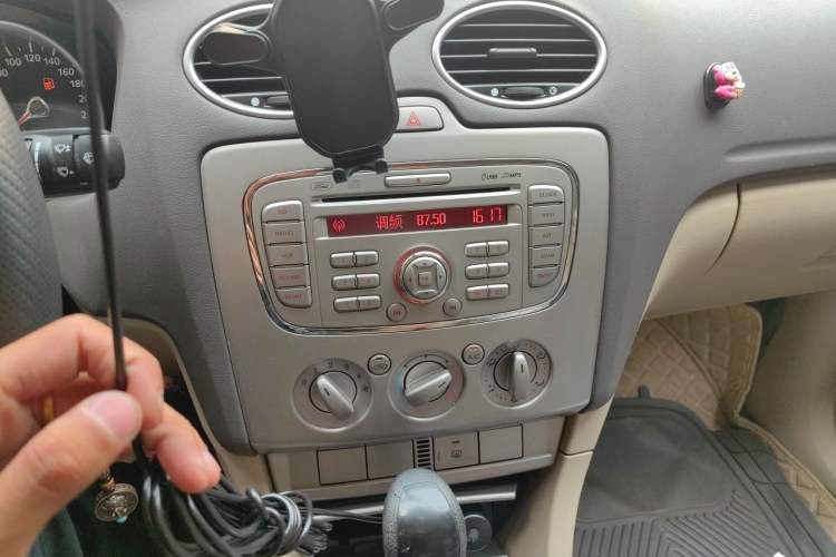 Used Ford Focus 2011 Hatchback 1.8L Automatic Fashion Edition Audio And AC Panel