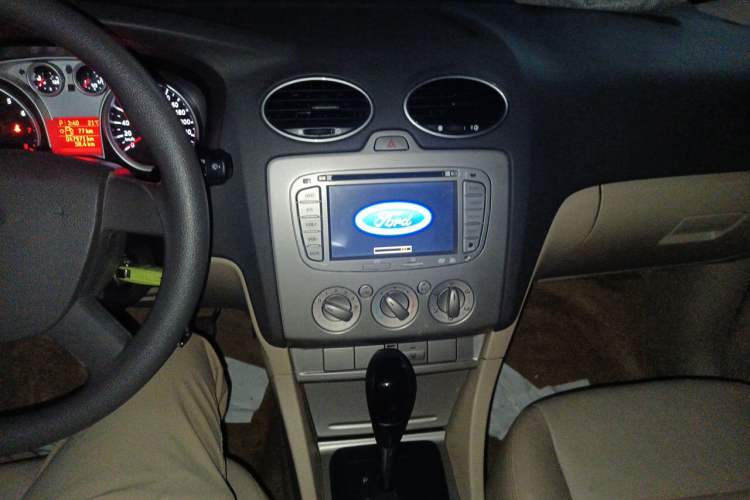 Used Ford Focus 2011 Hatchback 1.8L Automatic Fashion Edition Audio And AC Panel