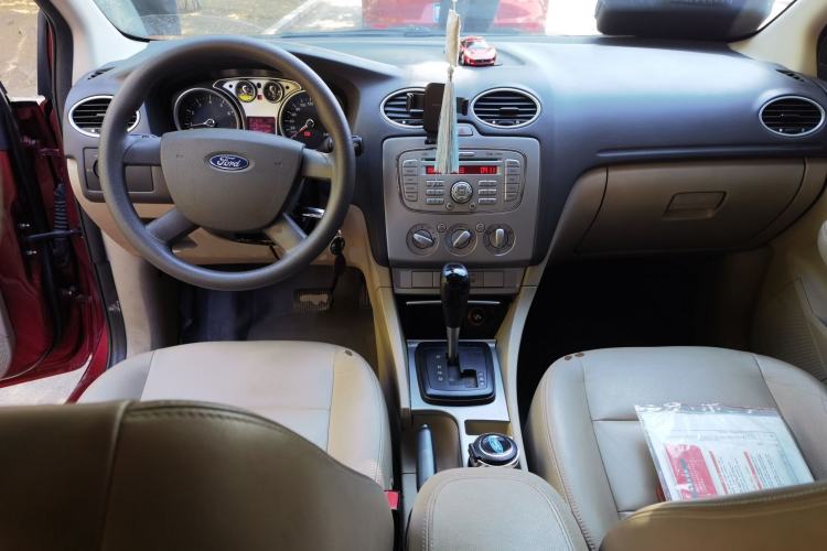 Used Ford Focus 2011 Hatchback 1.8L Automatic Fashion Edition Center Console