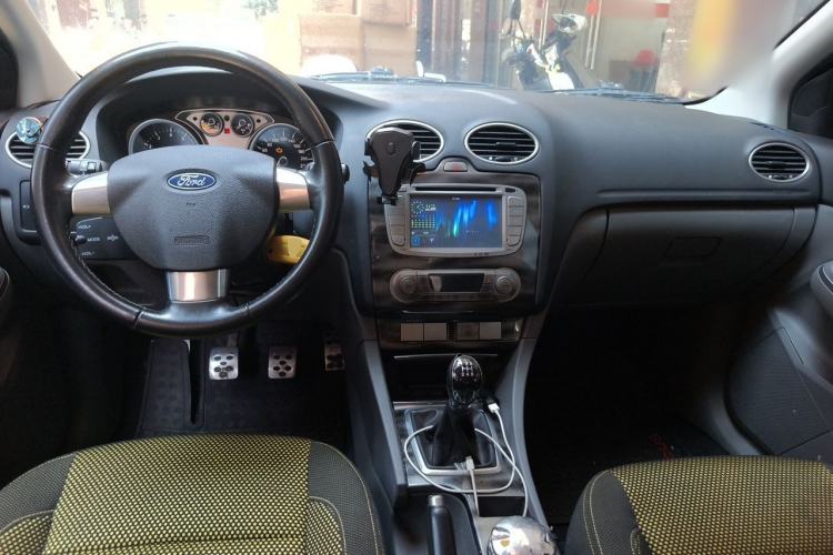 Used Ford Focus 2011 Hatchback 2.0L Manual Sport Model Center Console