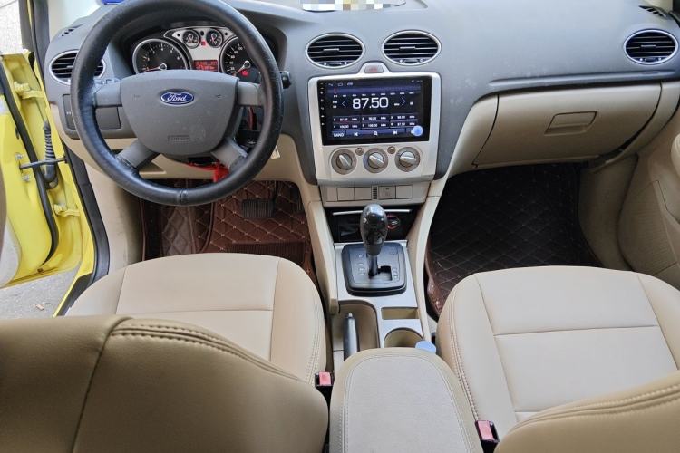 Used Ford Focus 2011 Hatchback 1.8L Automatic Fashion Edition Center Console