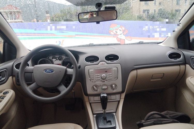 Used Ford Focus 2011 Hatchback 1.8L Automatic Fashion Edition Center Console