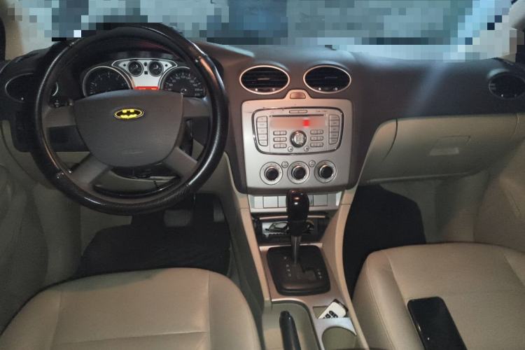 Used Ford Focus 2011 Hatchback 1.8L Automatic Fashion Edition Center Console