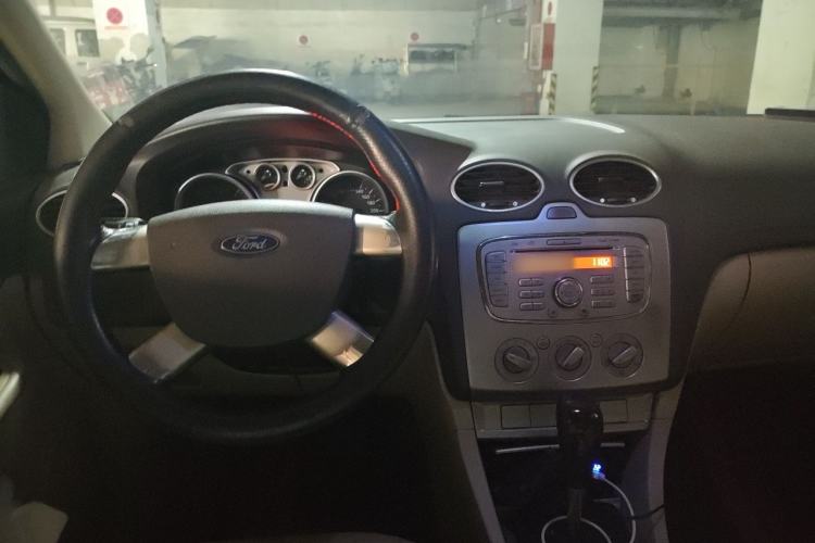 Used Ford Focus 2011 Hatchback 1.8L Automatic Fashion Edition Center Console