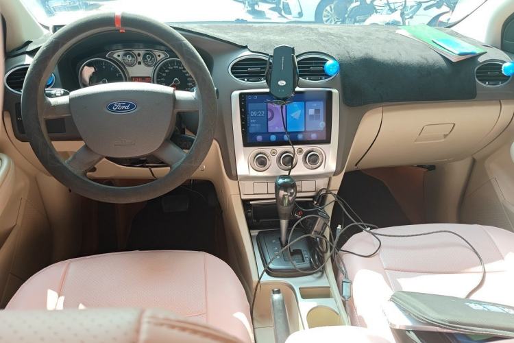 Used Ford Focus 2011 Hatchback 1.8L Automatic Fashion Edition Center Console