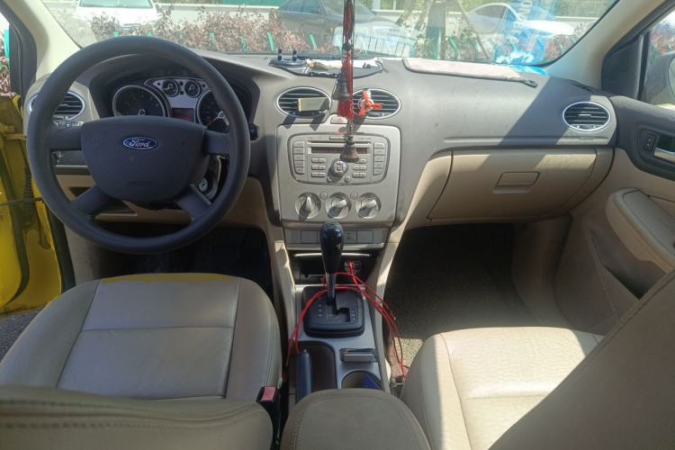 Used Ford Focus 2011 Hatchback 1.8L Automatic Fashion Edition Center Console