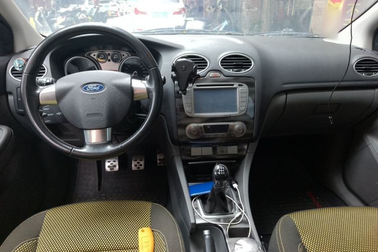 Used Ford Focus 2011 Hatchback 2.0L Manual Sport Model Center Console