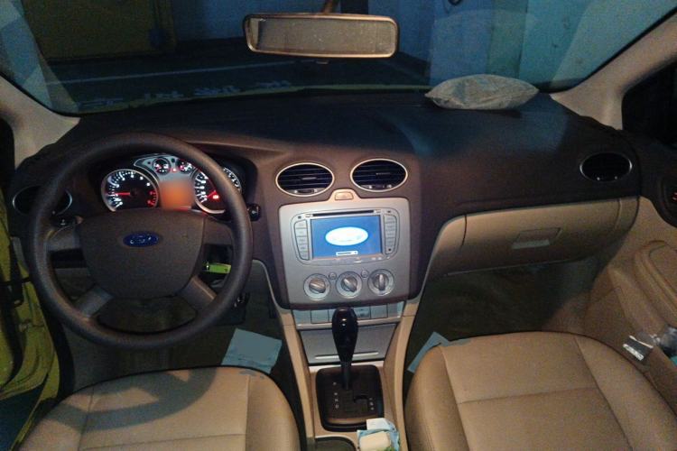 Used Ford Focus 2011 Hatchback 1.8L Automatic Fashion Edition Center Console