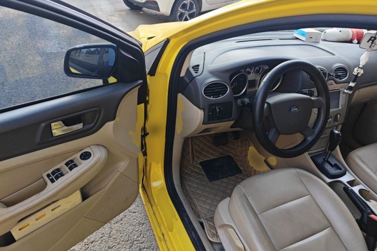 Used Ford Focus 2011 Hatchback 1.8L Automatic Fashion Edition Driver Seat