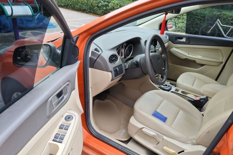 Used Ford Focus 2011 Hatchback 1.8L Automatic Fashion Edition Driver Seat