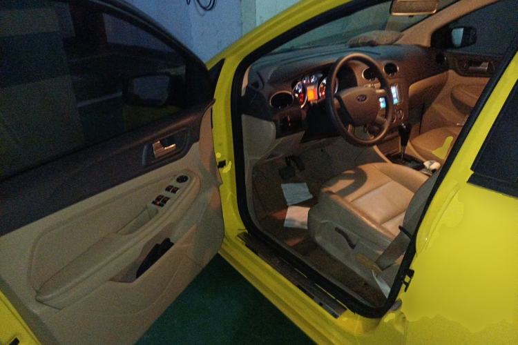 Used Ford Focus 2011 Hatchback 1.8L Automatic Fashion Edition Driver Seat