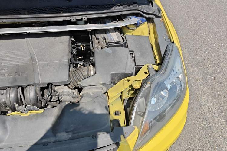 Used Ford Focus 2011 Hatchback 1.8L Automatic Fashion Edition Engine Bay Left