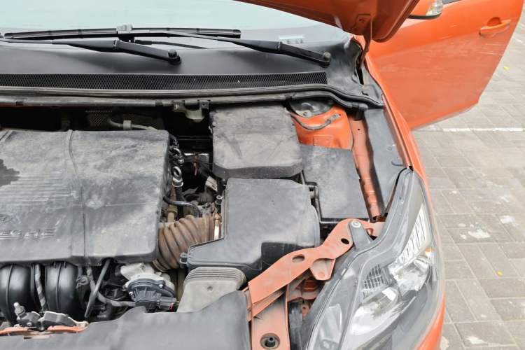 Used Ford Focus 2011 Hatchback 1.8L Automatic Fashion Edition Engine Bay Left