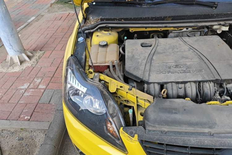 Used Ford Focus 2011 Hatchback 1.8L Automatic Fashion Edition Engine Bay Right