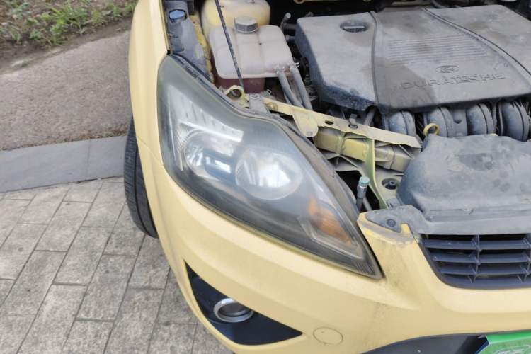 Used Ford Focus 2011 Hatchback 1.8L Automatic Fashion Edition Engine Bay Right